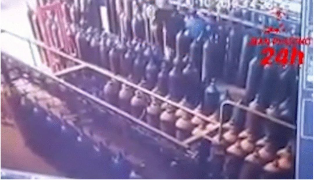 Oxygen cylinder was explosion in Dan Phuong Hanoi AIGA VN